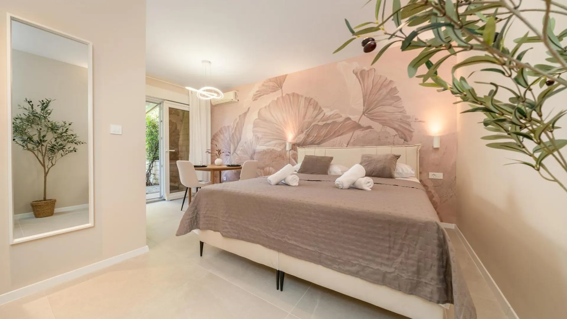ספליט Santa Lucia Apartments With Whirlpool