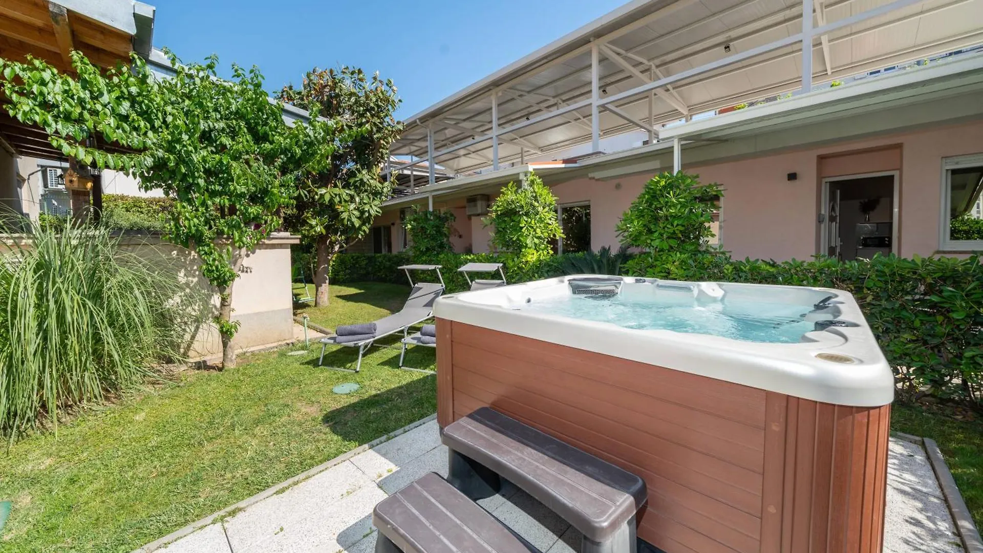 Santa Lucia Apartments With Whirlpool Σπλιτ